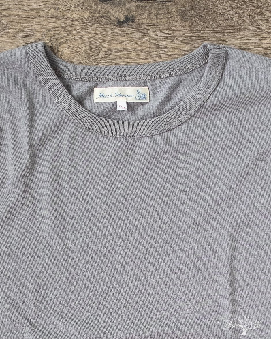 Merz b. Schwanen 1950s Organic Cotton Tee in Storm